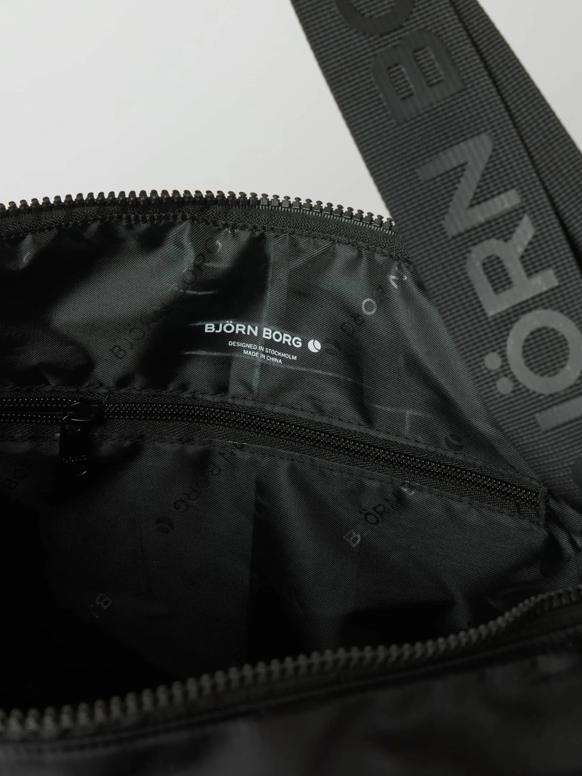 Borg Classic Shoulder Bag 13L