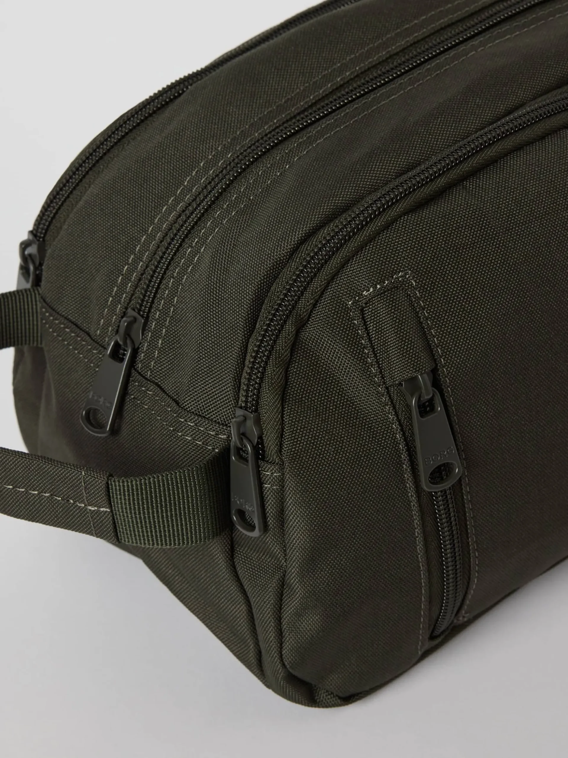 Core Wash Bag Standing