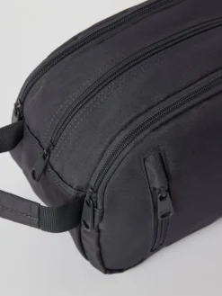 Core Wash Bag Standing