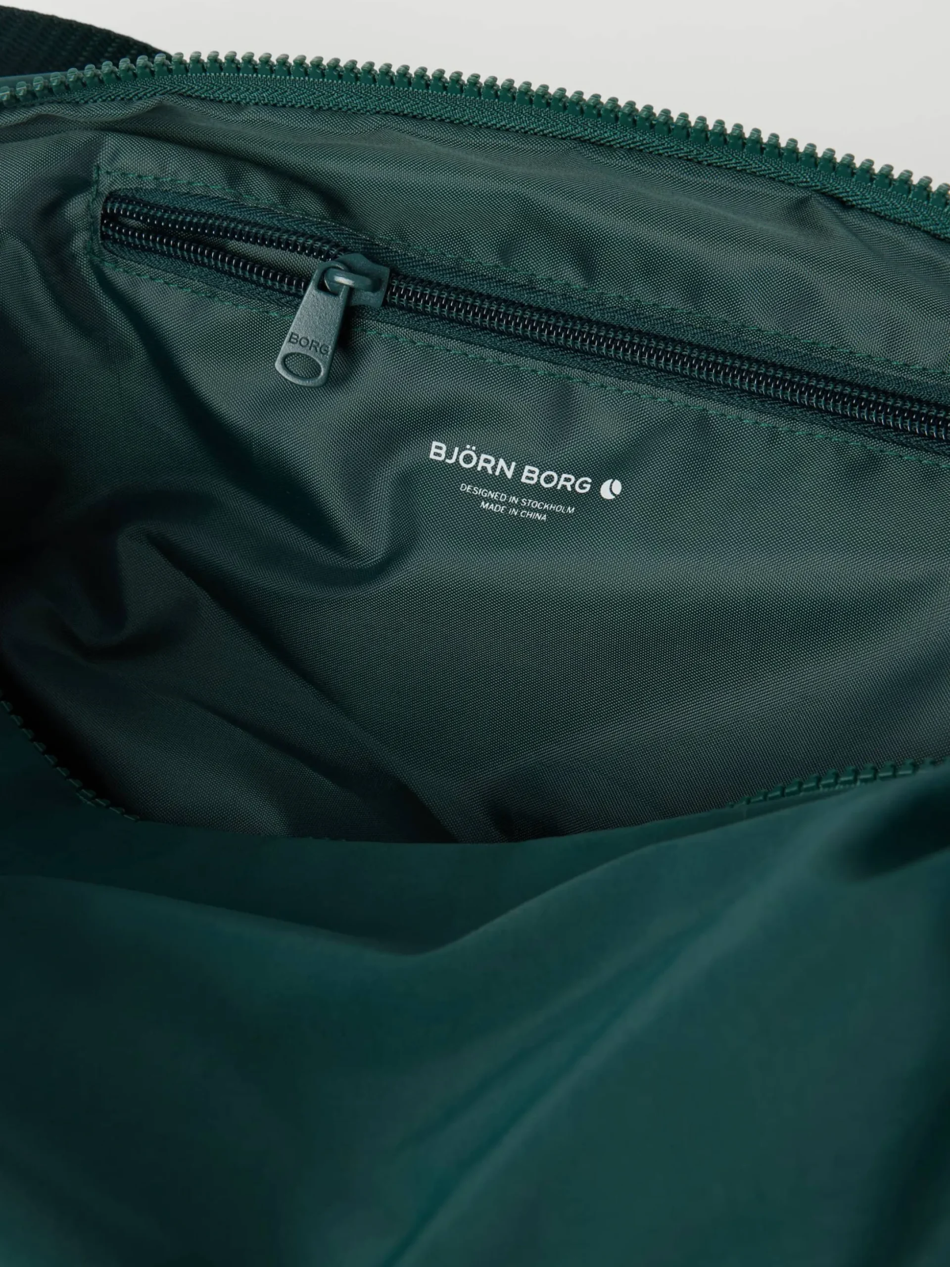 Studio Active Shoulder Bag 20L