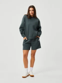 Studio Oversized Crew