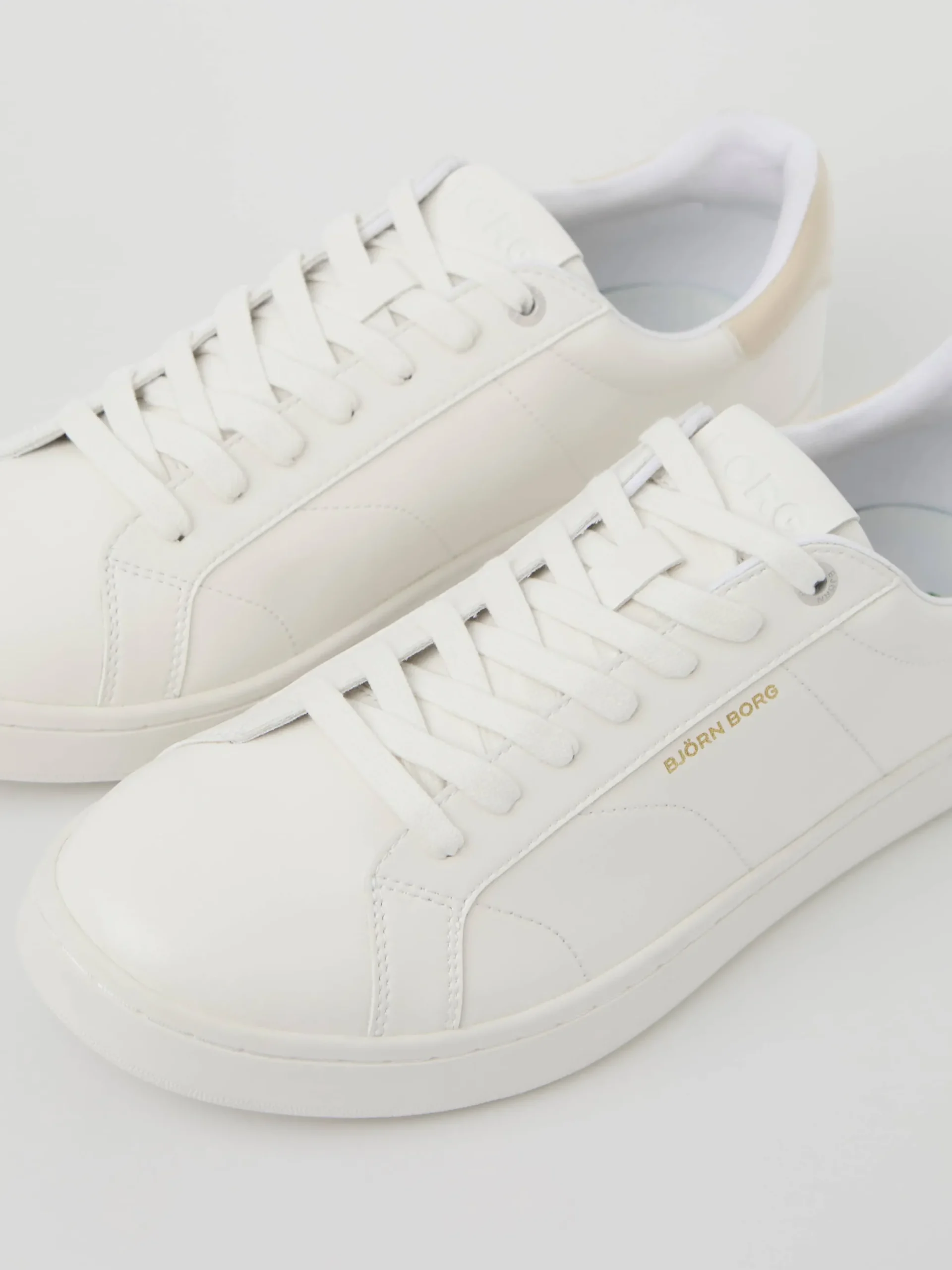 Unisex Deuce Sneakers